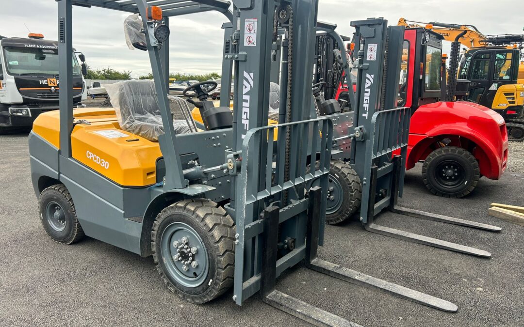 New 2024 YangFT 3 Ton Diesel Forklift, 2 stage Mast , 4 cylinder Diesel Engine, Very Simple truck with 1500 hr Parts warranty or 1 year  – SOLD!!