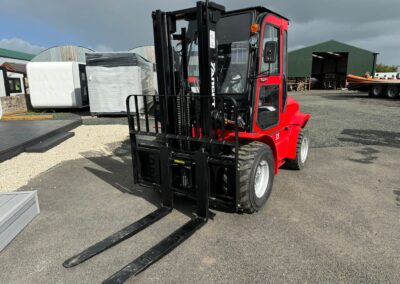 New 2024 YangFT 3.5 Ton Rough Terrain Forklift , 2 Stage Freelift mast , 3 metre lift height, side shift ,Full Cabin with Heater , 4 Cylinder ISUZU Diesel Engine, 1500 hrs Warranty or 1 Year.